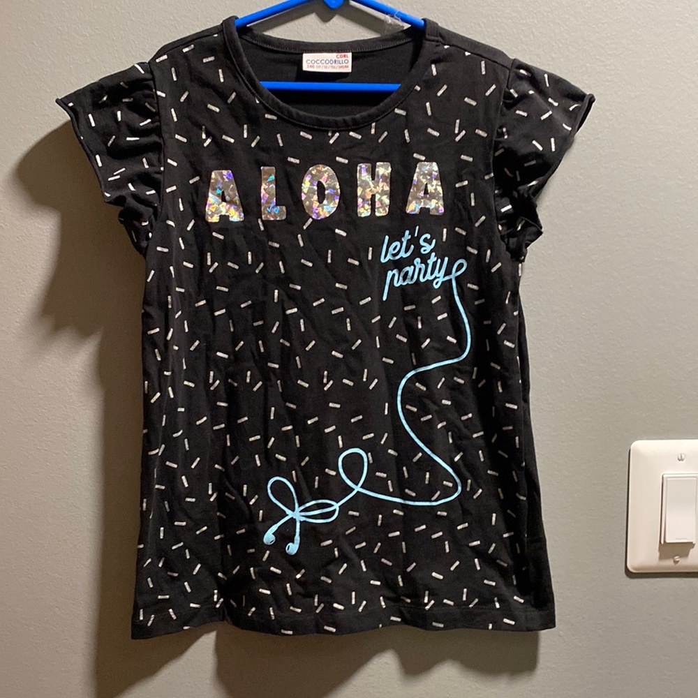 “WORN ONCE” GIRLS T-SHIRT IN EXCELLENT CONDITION! SMOKE FREE HOME!